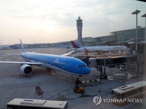 韩国仁川机场遇非法无人机侵入，致跑道起降中断、航班延误